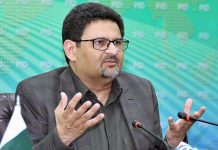 Miftah Ismail claims Pakistan’s default risk has increased Miftah Ismail claims that Pakistan's default risk has increased.