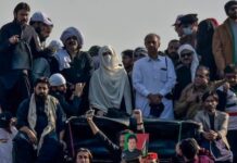 Raoof Hasan Rejects Claims of Bushra Being Forced by Gandapur to Leave D-Chowk